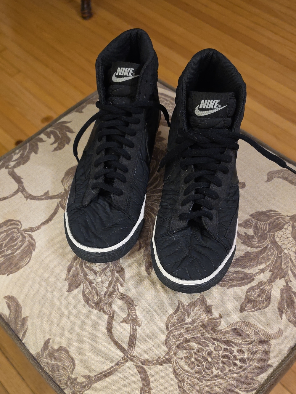 Nike Womans Black High-Top Sneakers